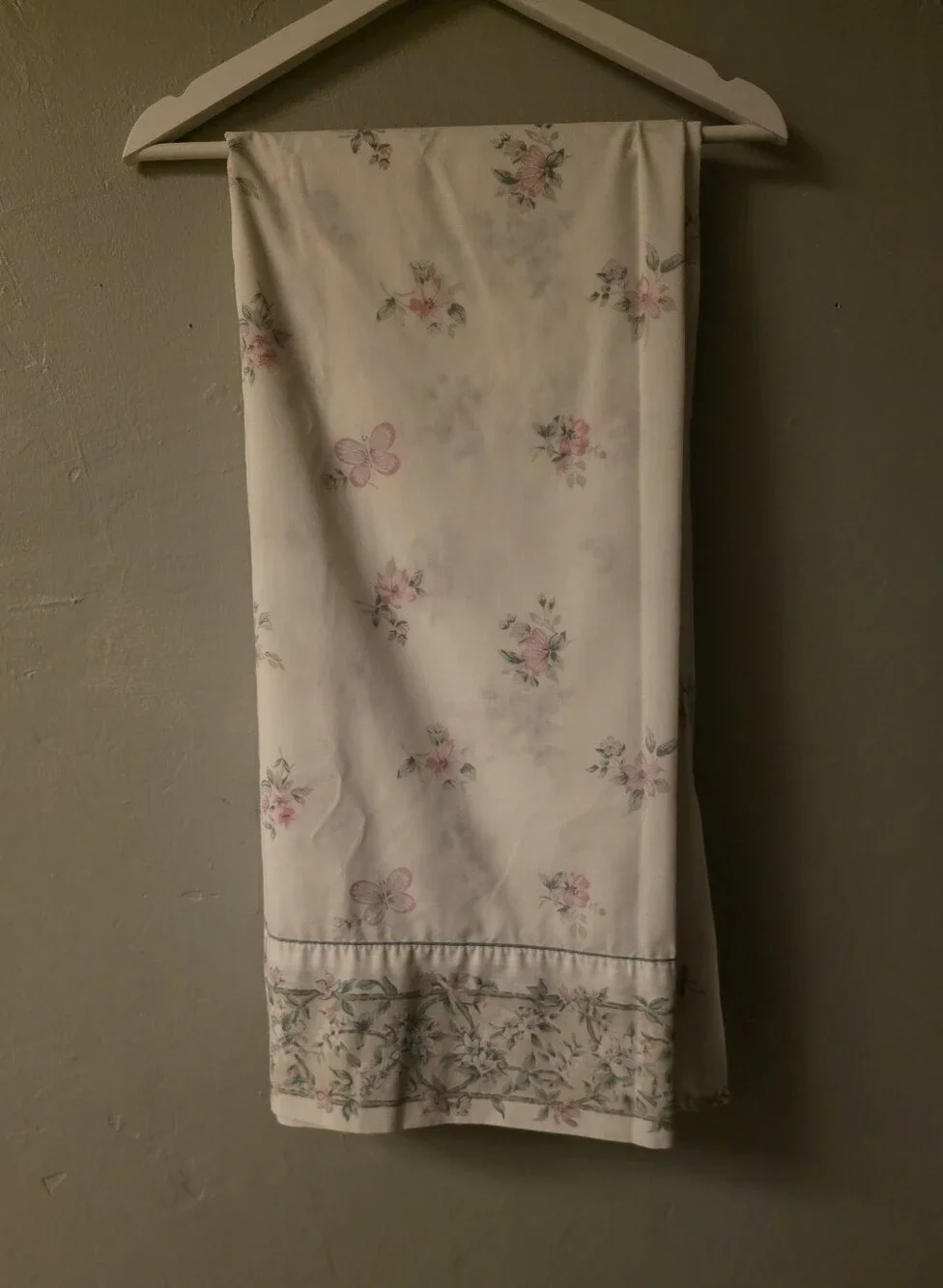 Vintage 1960s 1970s Lady Pepperell White Floral Butterfly Queen Flat Sheet